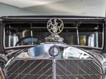 Tajniki Muzeum Mercedesa - emblemat na osłonie chłodnicy